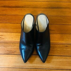 Marc Fisher Black Pointed Leather Mule, size 6